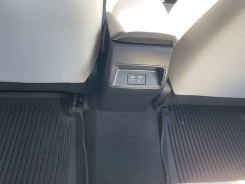 Used 2025 Toyota Corolla LE image 11