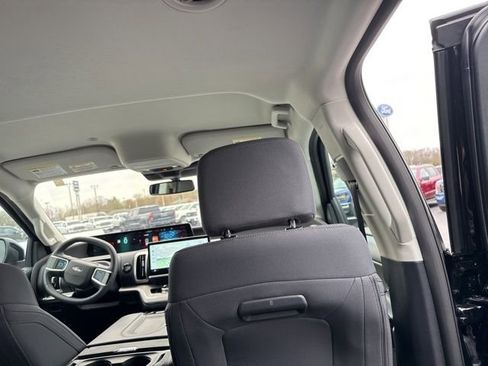 Used 2025 Ford Expedition Active image 30