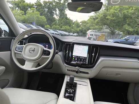 Used 2025 Volvo XC60 B5 Core AWD/4WD image 30