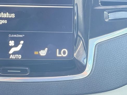 Used 2017 Volvo XC90 T6 Momentum w/ Vision Package AWD/4WD image 27