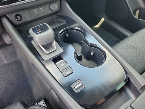 Certified 2024 Nissan Rogue SV FWD image 23