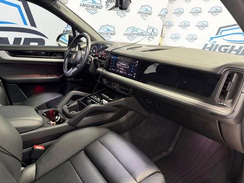 Used 2024 Porsche Cayenne image 24