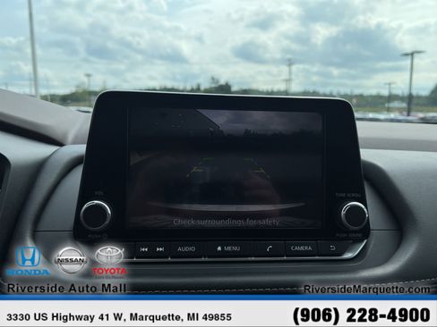 Used 2023 Nissan Rogue SV image 22