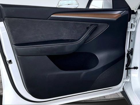 Used 2023 Tesla Model Y AWD image 17