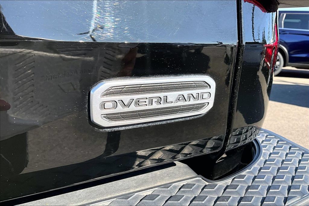 Used 2020 Jeep Gladiator Overland AWD/4WD image 8