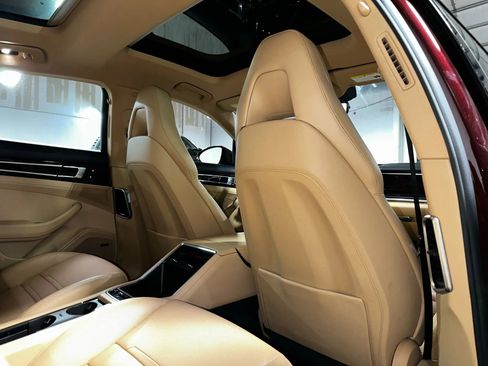Used 2018 Porsche Panamera 4 image 33