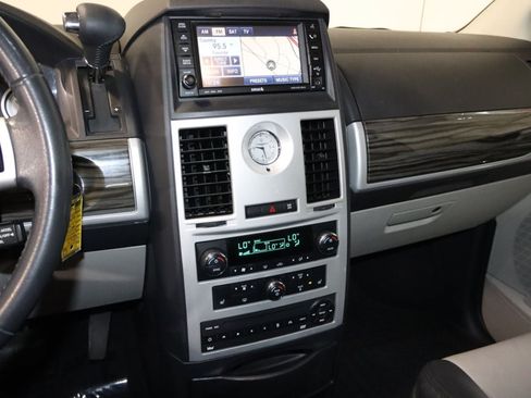 Used 2010 Chrysler Town & Country Touring Plus w/ Premium Group FWD image 45