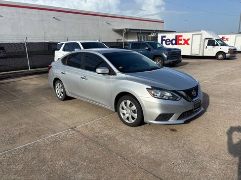 Used 2018 Nissan Sentra S FWD image 3