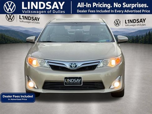 Used 2012 Toyota Camry XLE w/ Leather Pkg FWD image 3