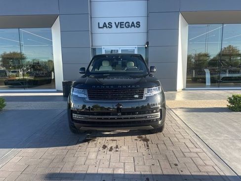 Used 2025 Land Rover Range Rover SE image 2