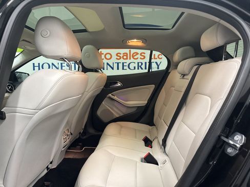 Used 2019 Mercedes-Benz GLA 250 4MATIC image 12
