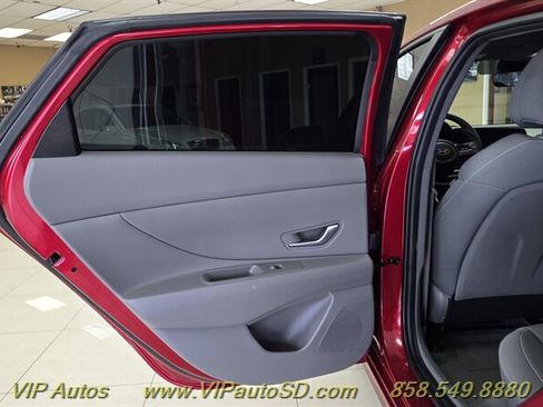 Used 2025 Hyundai Elantra Sport FWD image 13