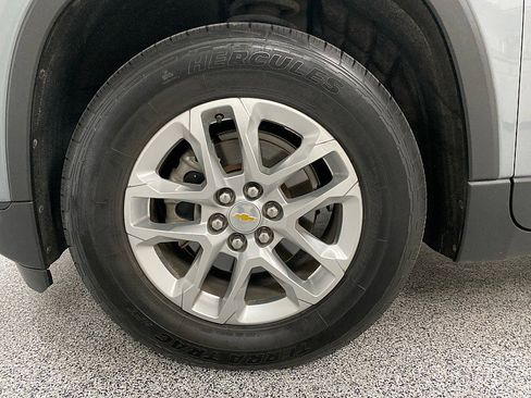 Used 2021 Chevrolet Traverse LS image 23