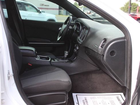 Used 2016 Dodge Charger SXT RWD image 9