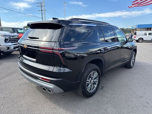 Used 2025 Chevrolet Traverse LT image 5