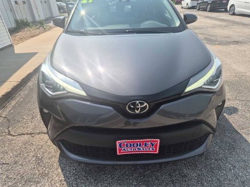 Used 2021 Toyota C-HR Limited FWD image 3