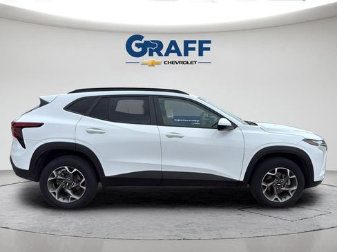 Used 2024 Chevrolet Trax LT FWD image 9