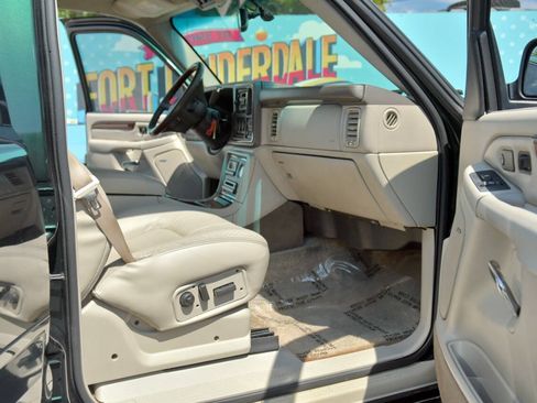 Used 2002 Cadillac Escalade AWD image 36