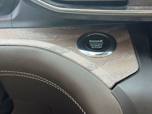 Used 2020 Ford Explorer Platinum w/ Premium Technology Package image 14