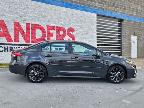 Used 2023 Toyota Corolla SE w/ SE Premium Package FWD image 8