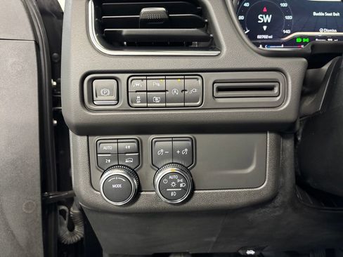 Used 2022 GMC Yukon SLT w/ SLT Premium Package AWD/4WD image 13