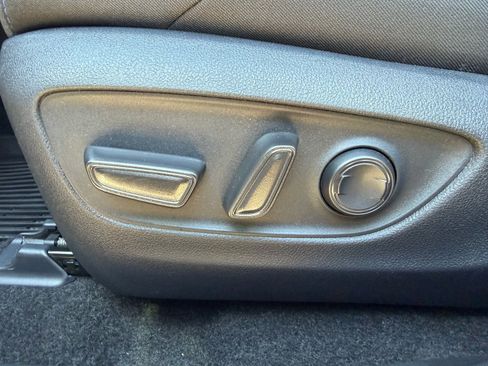 Used 2025 Toyota RAV4 SE image 17