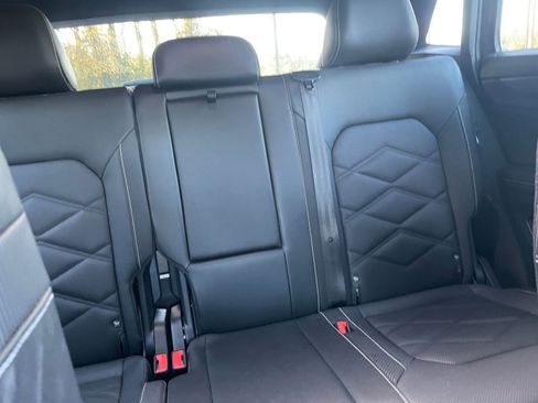 Used 2025 Volkswagen Atlas Cross Sport SE image 33