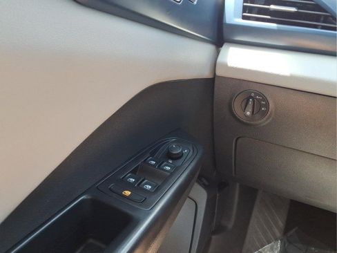 Certified 2023 Volkswagen Taos SE w/ Panoramic Sunroof Package FWD image 25