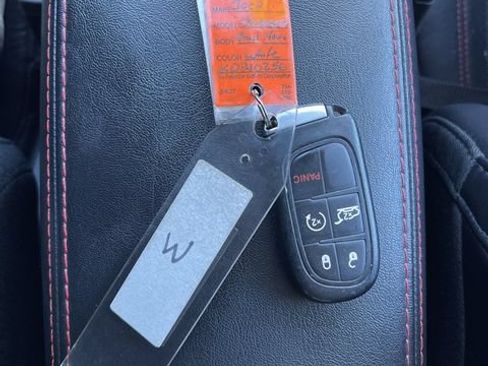 Used 2019 Jeep Cherokee Trailhawk AWD/4WD image 12