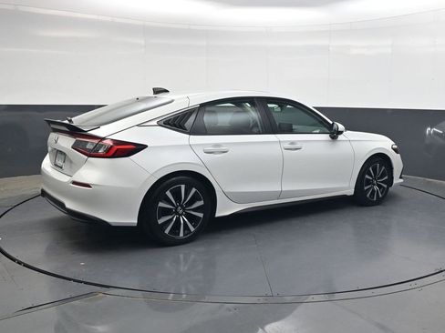 Used 2024 Honda Civic EX-L image 4