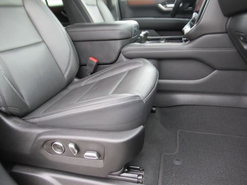 Used 2025 GMC Yukon Denali image 9