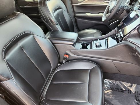 Used 2024 Jeep Grand Cherokee Limited 4xe AWD/4WD image 14