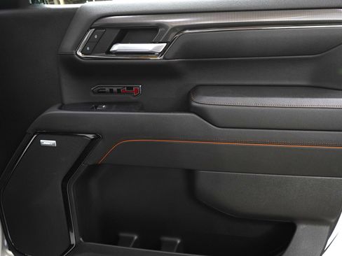 Used 2022 GMC Sierra 1500 AT4 w/ AT4 Preferred Package image 9