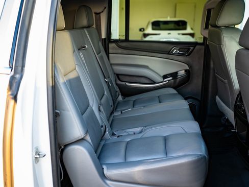 Used 2019 Chevrolet Suburban LT image 36