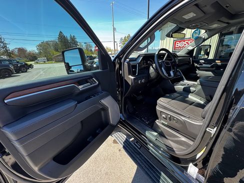 Used 2025 GMC Sierra 3500 Denali AWD/4WD image 10