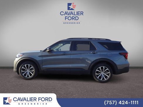Certified 2025 Ford Explorer ST-Line AWD/4WD image 4