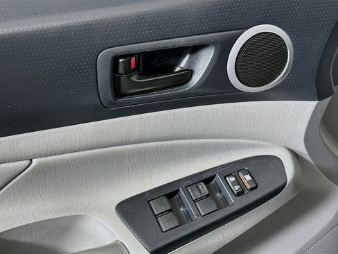 Used 2015 Toyota Tacoma PreRunner w/ SR5 Package image 15