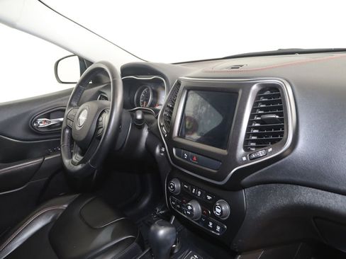 Used 2020 Jeep Cherokee Trailhawk w/ Cold Weather Group AWD/4WD image 39