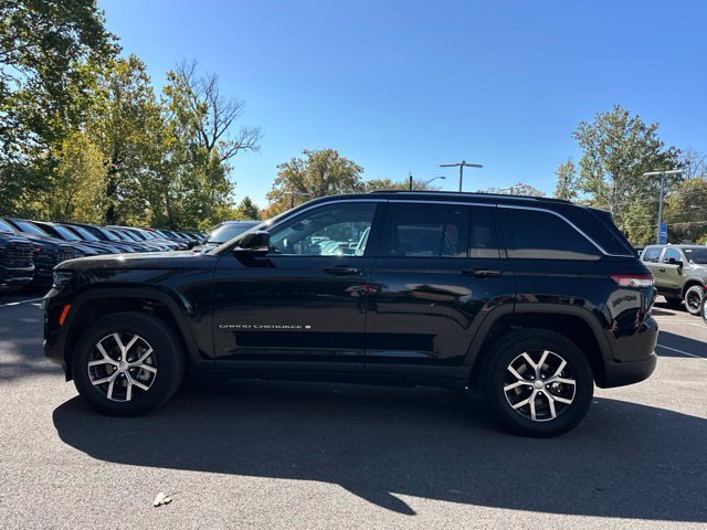 Used 2024 Jeep Grand Cherokee Limited AWD/4WD image 24
