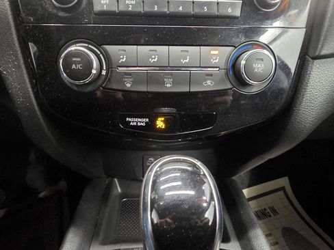 Used 2017 Nissan Rogue S image 21