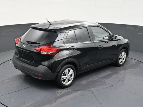 Used 2018 Nissan Kicks S FWD image 16