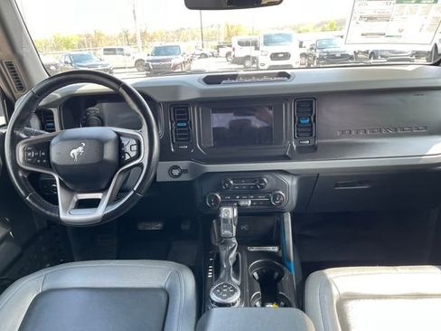 Used 2022 Ford Bronco Black Diamond w/ Sasquatch Package image 12