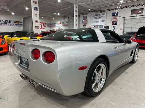 Used 2004 Chevrolet Corvette Coupe w/ Preferred Equipment Group RWD image 27