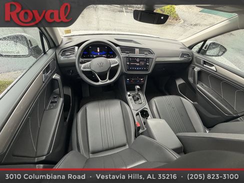 Certified 2023 Volkswagen Tiguan SE w/ Panoramic Sunroof Package FWD image 13
