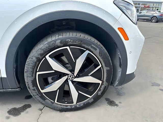 Used 2023 Volkswagen ID.4 Pro S AWD/4WD image 11