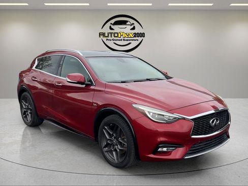 Used 2018 INFINITI QX30 Premium w/ Navigation Package FWD image 1