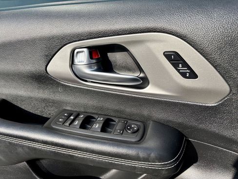 Used 2020 Chrysler Pacifica Touring-L AWD/4WD image 24