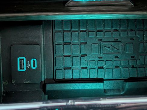 Used 2022 Ford Expedition Limited image 22