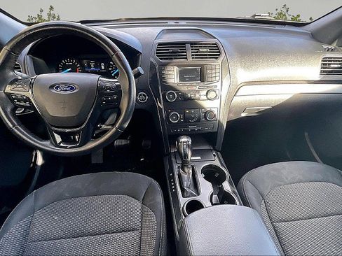 Used 2019 Ford Explorer XLT FWD image 15