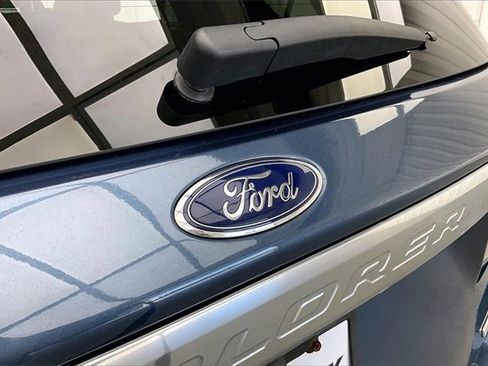 Used 2020 Ford Explorer Platinum w/ Premium Technology Package image 32